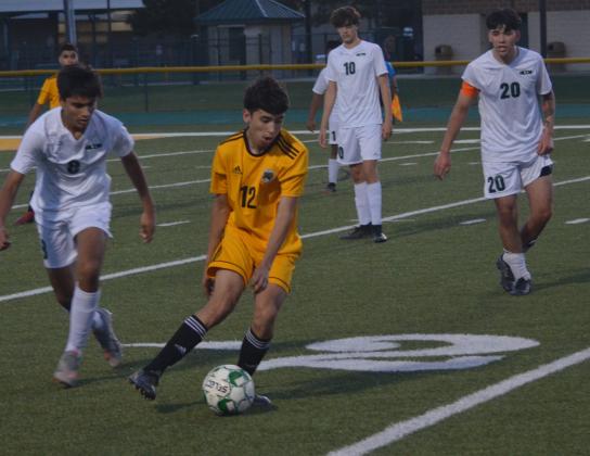 Liberty’s Brayan Montes looks for an angle against LC-M on Friday night at Buccaneer Stadium in Winnie. The Vindicator | Jerry Michalsky Article Image Alt Text