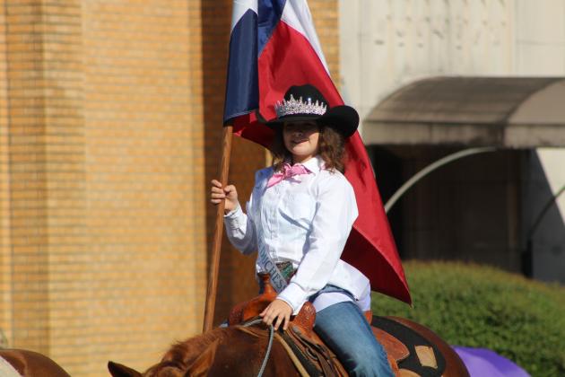 TVE Duchess Rylee Brett waves the Texas flag while on horseback to kick off the TVE Parade. Article Image Alt Text