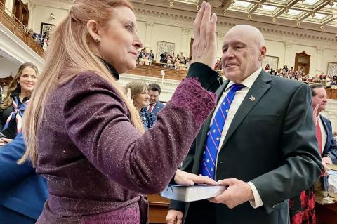 Article Image Alt Text